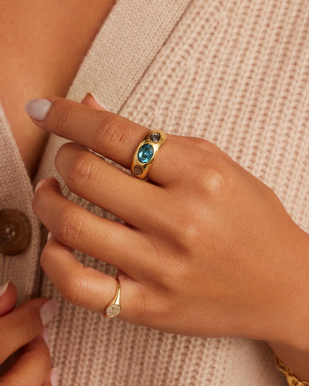 Nova Ring || option::Gold Plated, Blue Mix Crystal  || set::nova-ring-blue-stl