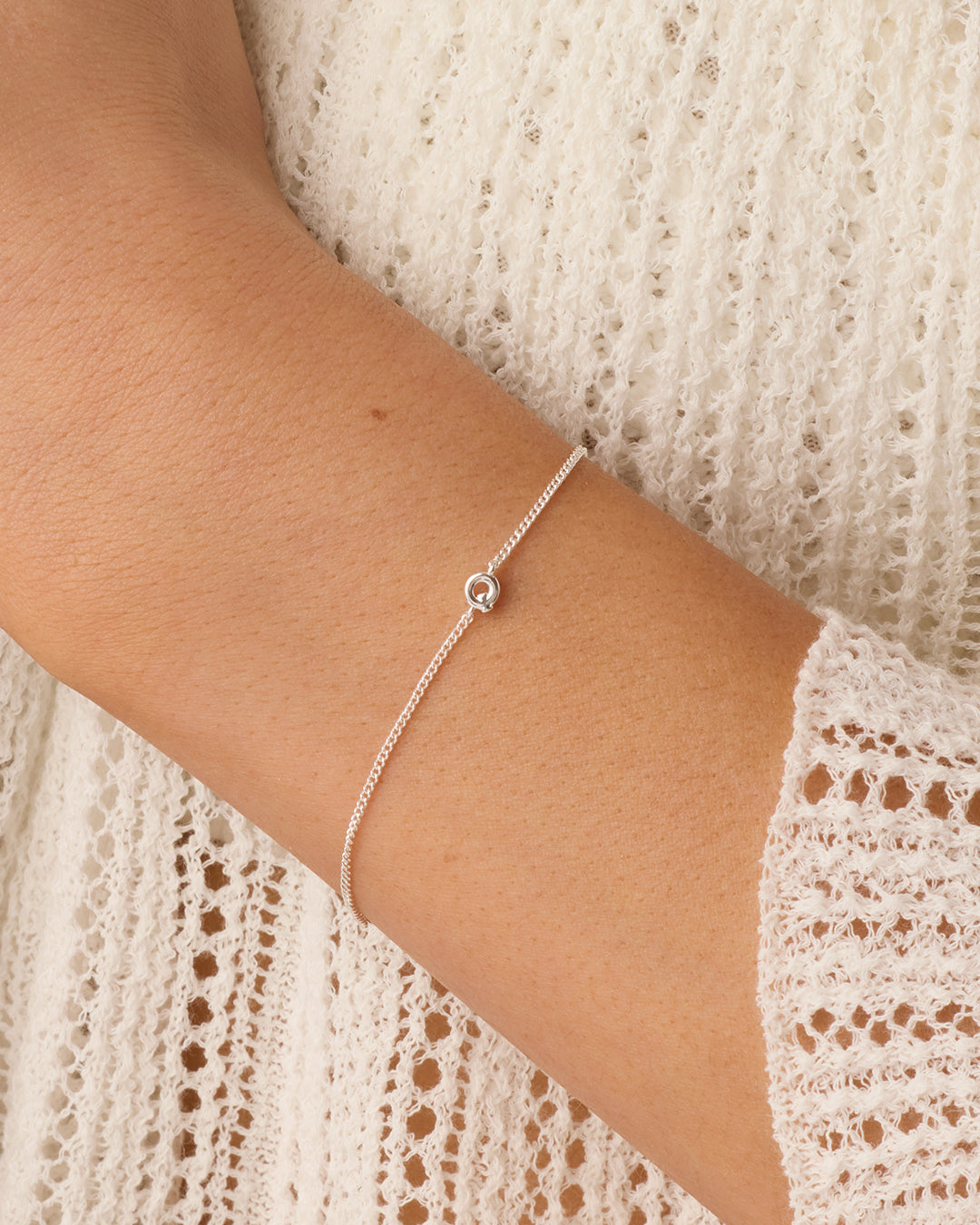 Wilder Mini Alphabet Bracelet || option:: Silver Plated, Q