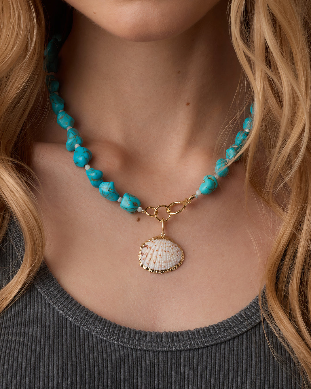 Scallop Shell Parker Charm || option::18k Gold Plated