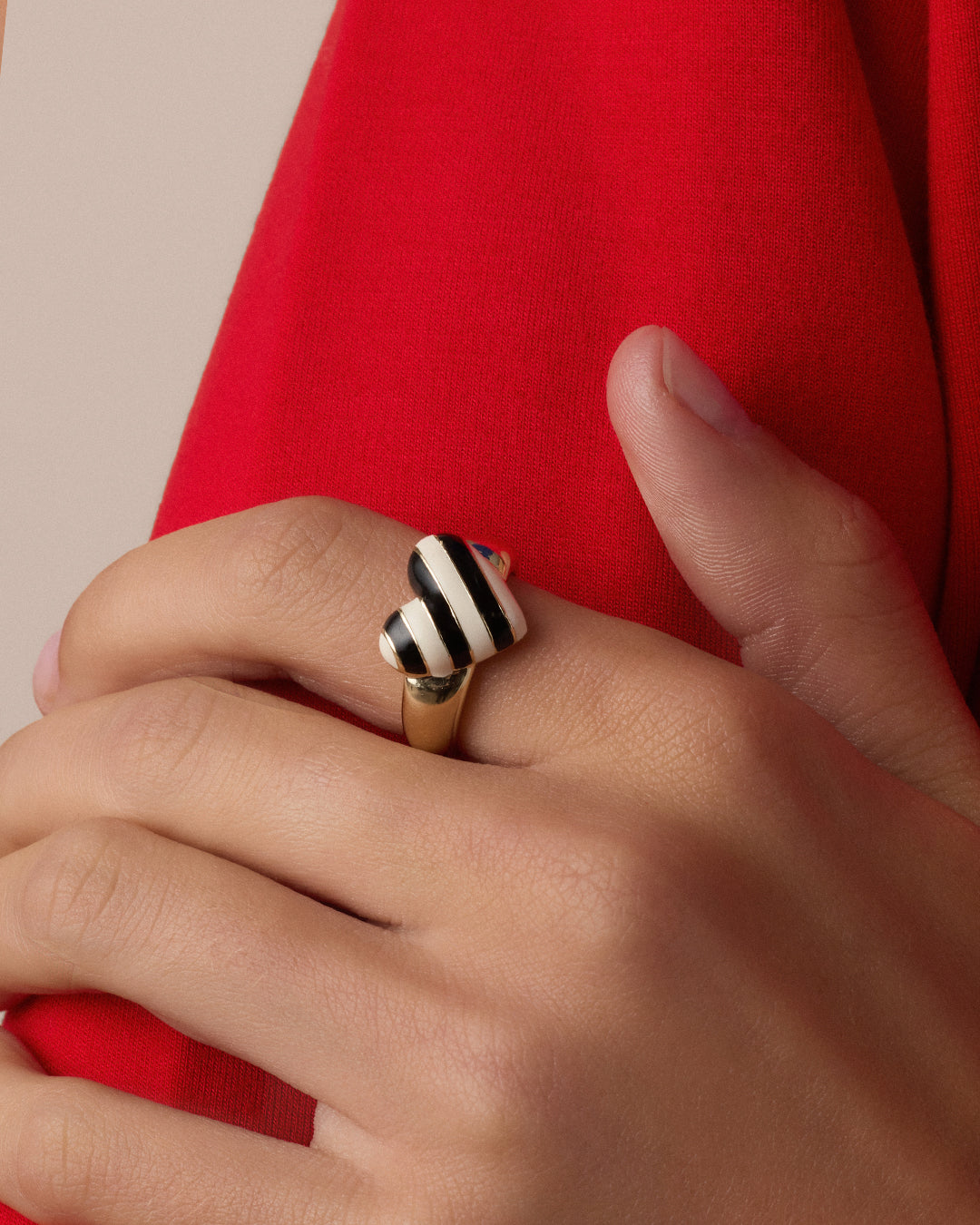 Campbell Enamel Heart Ring || option::18k Gold Plated, Black