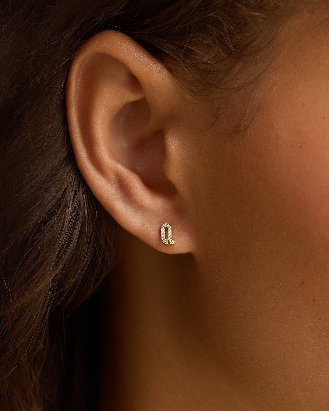 Wilder Shimmer Alphabet Single Stud || option::18K Gold Plated, Q