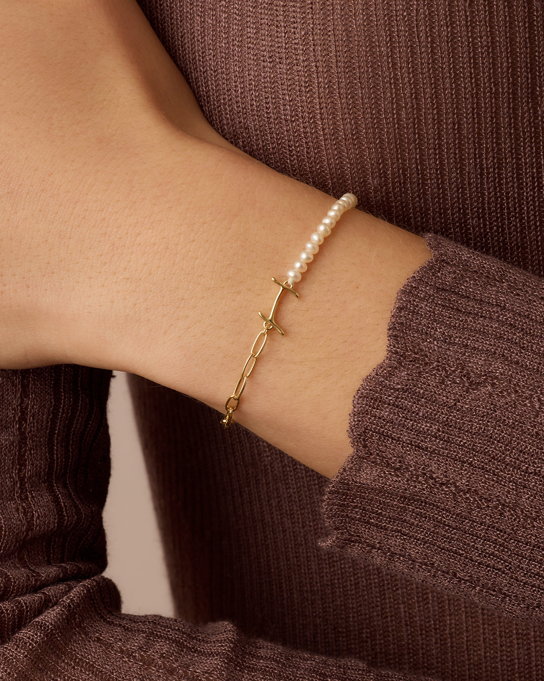 Lou Pearl Alphabet Bracelet || option::18k Gold Plated, I
