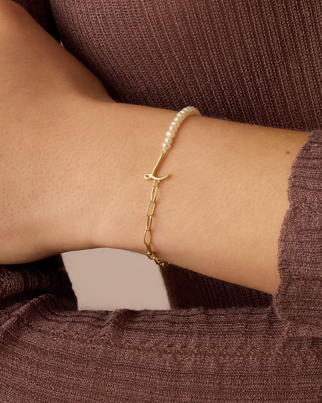 Lou Pearl Alphabet Bracelet || option::18k Gold Plated, L 