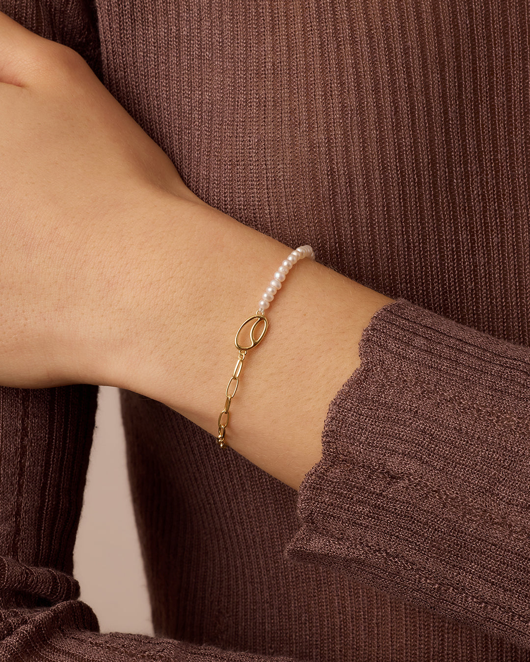 Lou Pearl Alphabet Bracelet || option::18k Gold Plated, O 