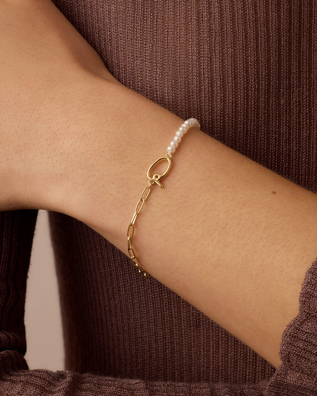 Lou Pearl Alphabet Bracelet || option::18k Gold Plated, Q 