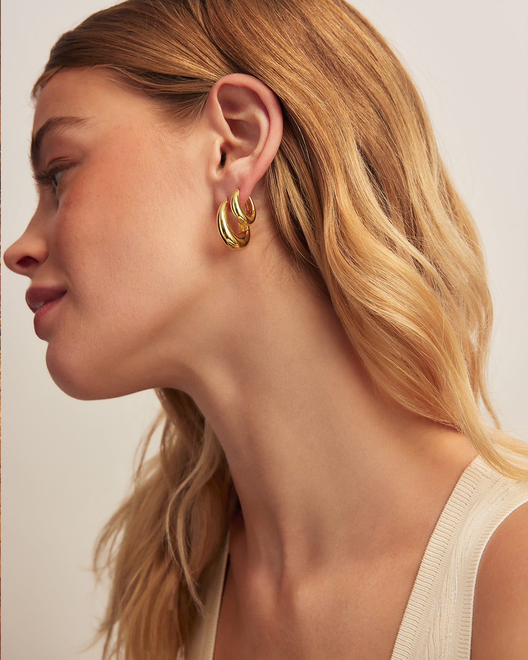 Lou Oval Hoops || option::18K Gold Plated