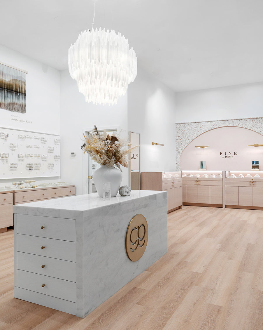 Mall of America store front desk 