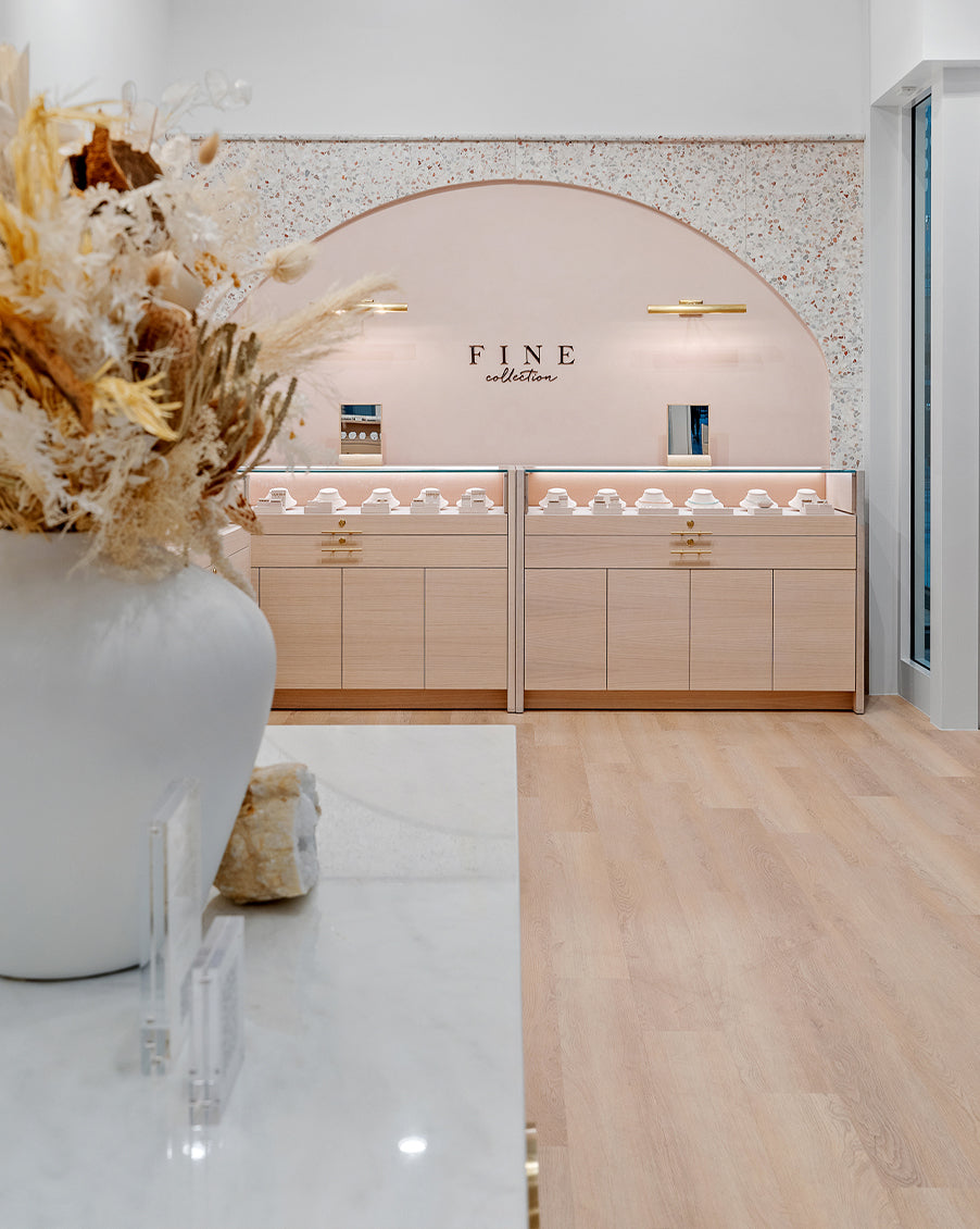 Mall of America store fine jewelry display