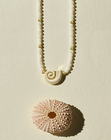 pearl necklace with shell