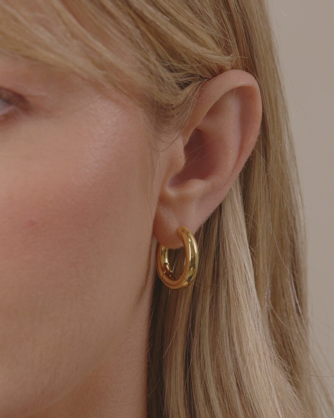 Gold | gorjana jewelry | Lou Hoops | chunky hoops | bold hoop earrings