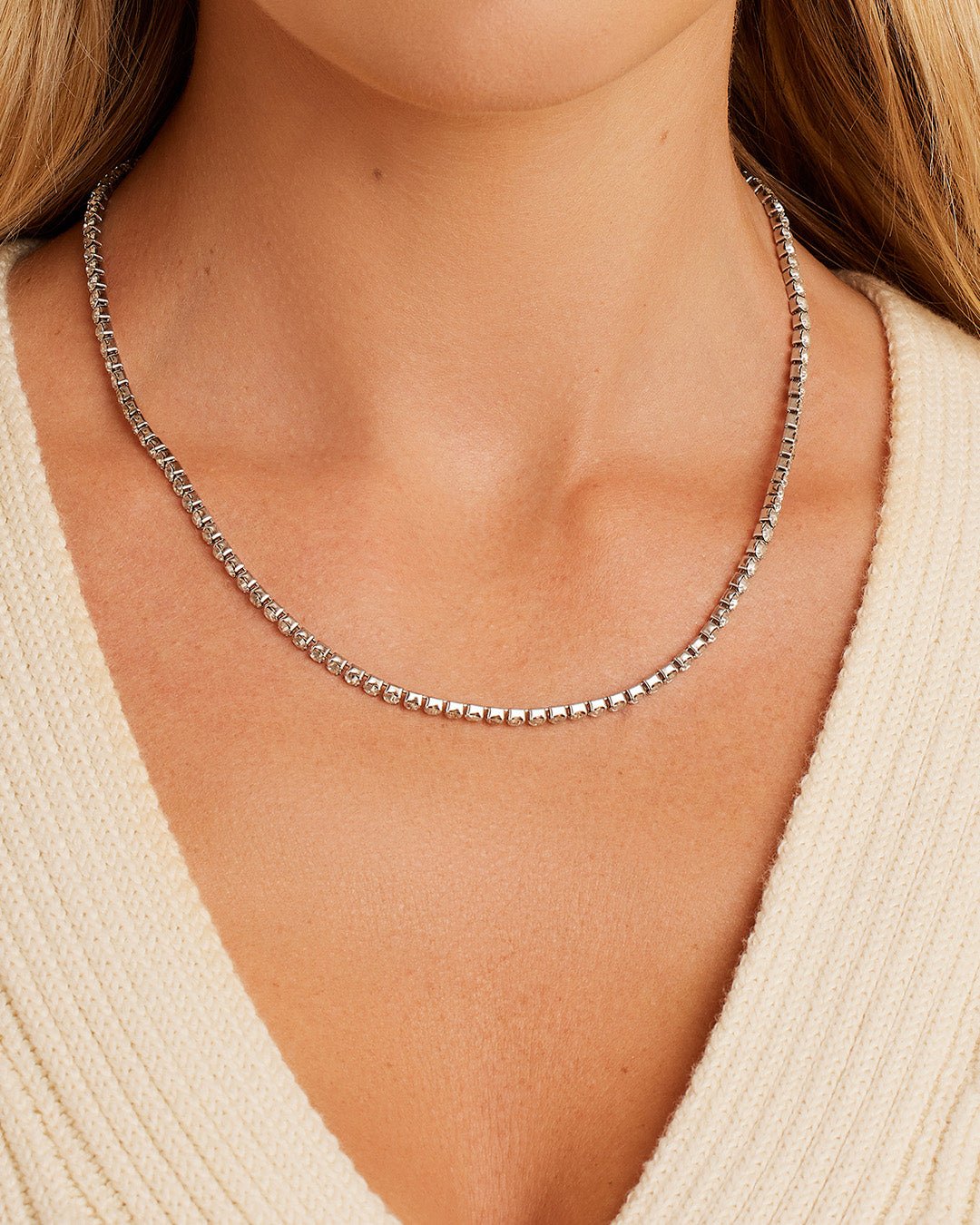 Parker Shimmer Clasp Necklace || option::Rhodium Plated