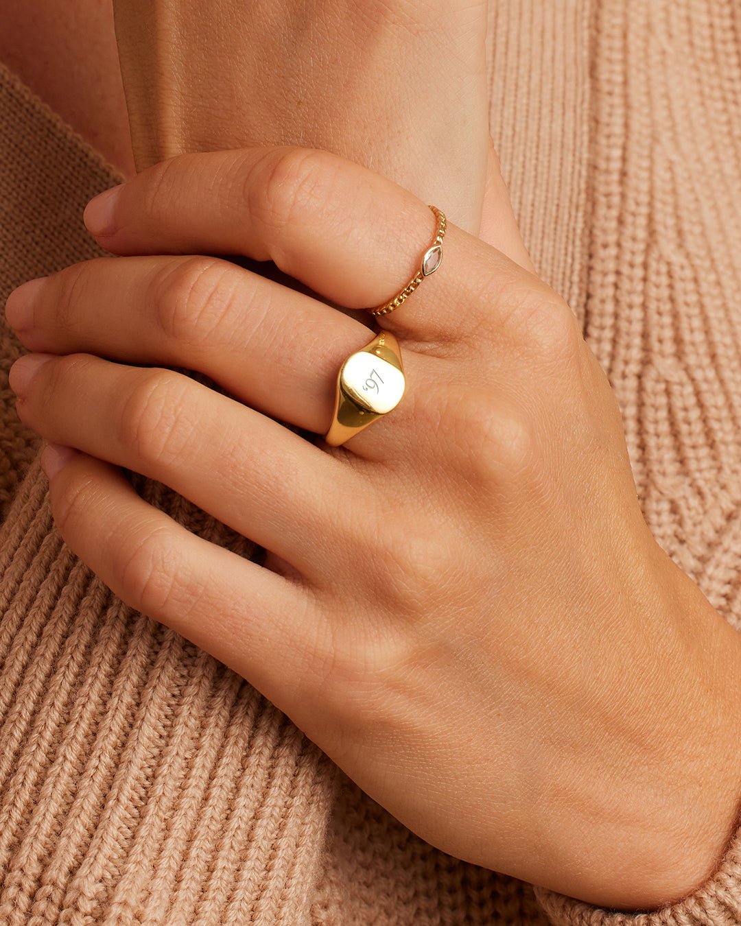 Gold plated engravable signet ring || option::Gold Plated