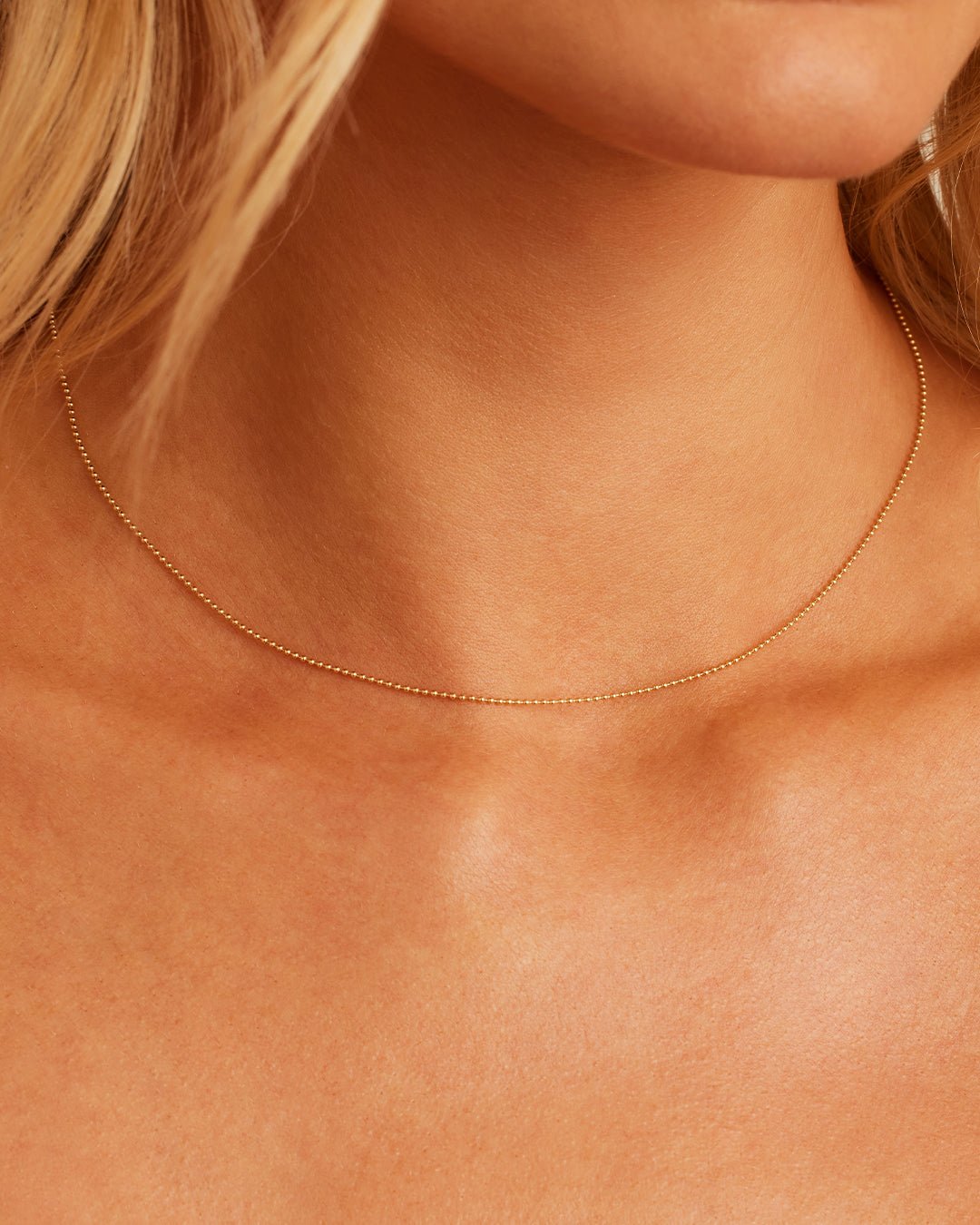 Woman wearing Newport Chain Necklace || option::18k Solid Gold