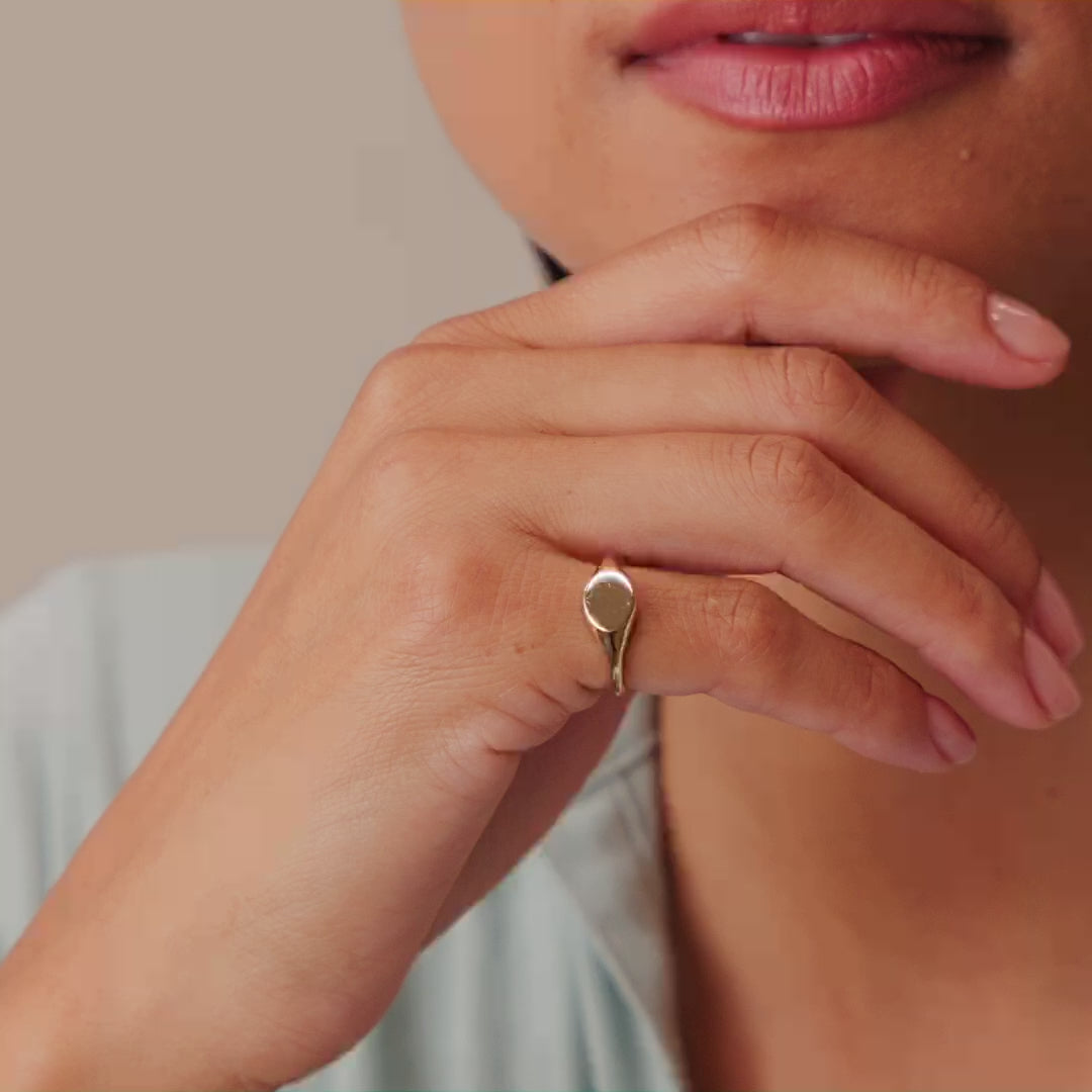 14K Gold | gorjana jewelry | 14K Gold Bespoke Signet Ring | engravable ring | engravable ring for gifting